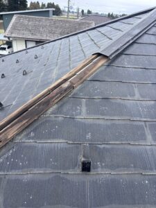 富山市で屋根カバー工法を行いました｜強風で棟が飛ばされた屋根をガルテクトでリフォーム